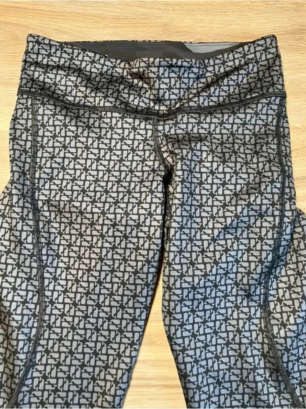 Vineyard Vines Reversible Camo Performance Yoga Leggings - Picture 8 of 8